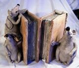 "Три товарища" Подставка для книг. Фигурки крыс. Шамот. Керамика.